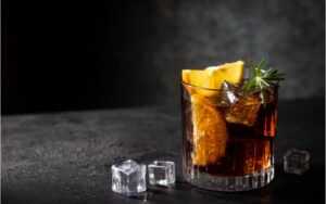 Cuba Libre míchaný nápoj s rumem a kůlou
