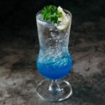 Blue Hawaii - recept na modrý tropický drink nezaměnitelné chuti