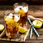Drink Long Island Iced Tea - recept na míchaný nápoj, který rozhodně není čajový