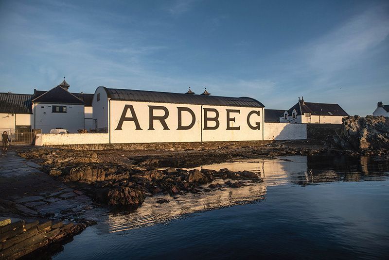 Ardbeg - palírna skotské whisky na ostrově Islay