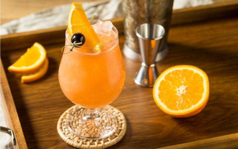 Hurricane drink a pomeranče vedle