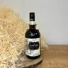 Kraken Black Spiced Rum - na dřevěném podkladu