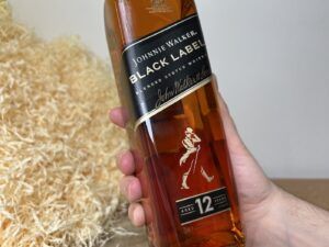 Johnnie Walker Black Label - detail na předek láhve