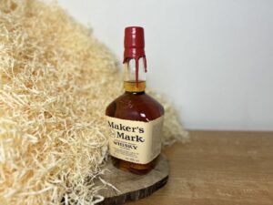 Maker’s Mark Bourbon, trochu jemné pití, ale fajn (za tu cenu)