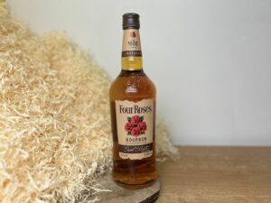 Four Roses Bourbon - detail na láhev ze předu
