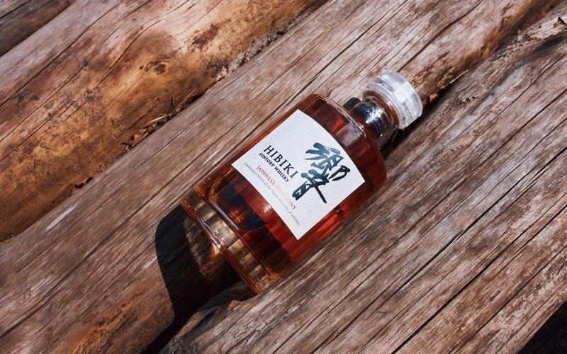 láhev Suntory Hibiki Japanese Harmony blended whisky