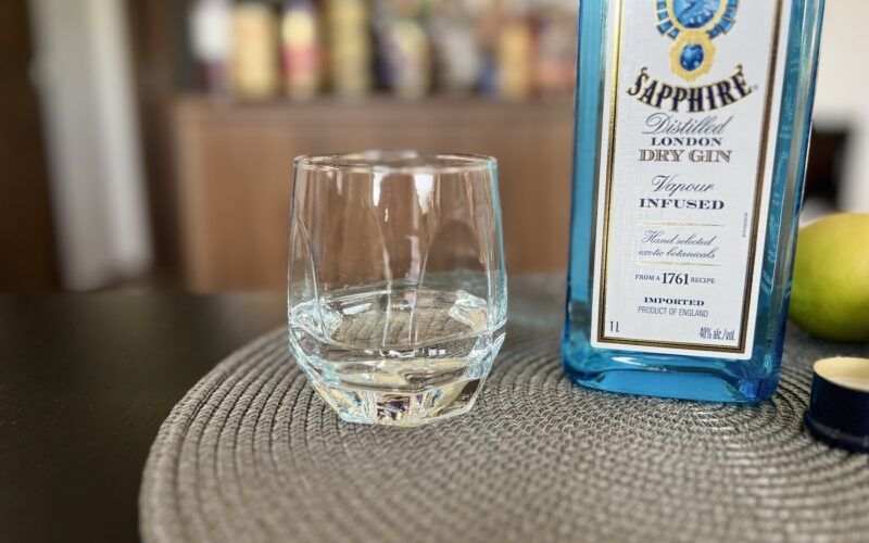 Bombay Sapphire London Dry Gin sklenice detail