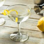 Jak připravit legendární suché Dry Martini - ingredience a postup (3 minuty)