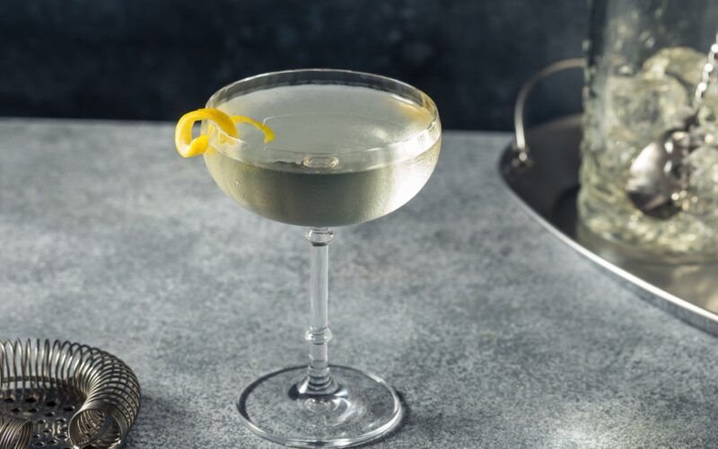 suché Dry Martini 3 sklenice, s citrónovou kůrou