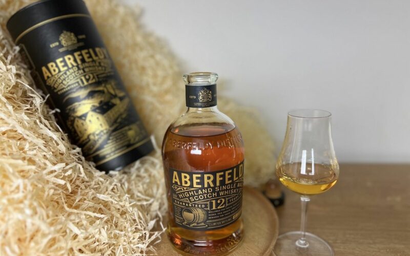 Aberfeldy 12y - sklenička s whisky, láhev, dárková tuba