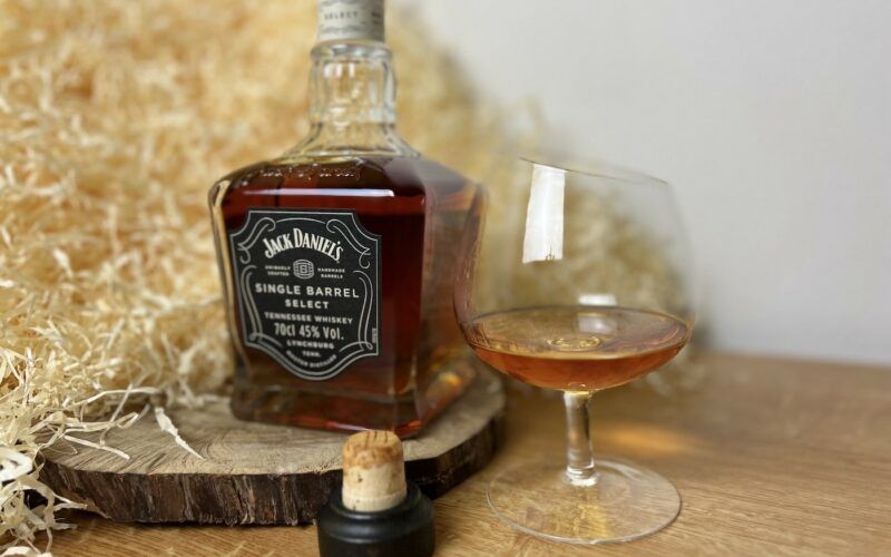 Jack Daniel's Single Barrel v sklenici