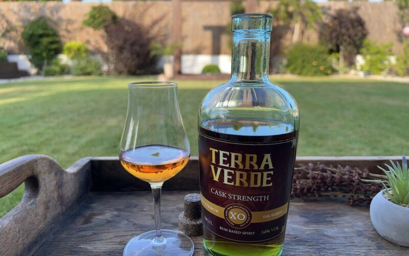 Terra Verde XO Cask Strength - rum v sklenici