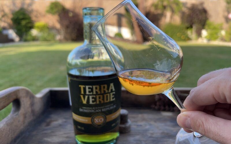 Terra Verde XO rum ve sklenici detail