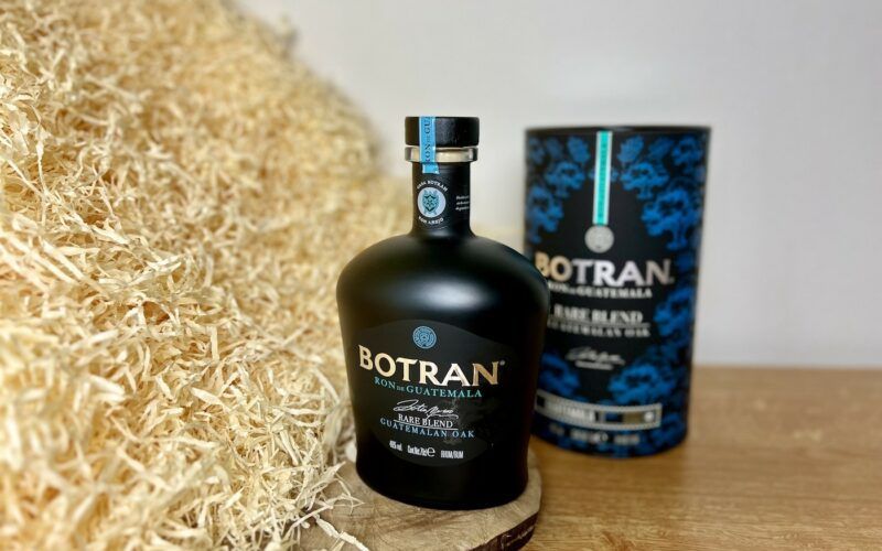 láhev a dárková tuba Botran Rare Blend Guatemalan Oak Limited Edition