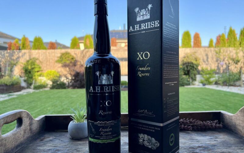 A.H. Riise XO Founder's Reserve Batch 6 - láhev a karton