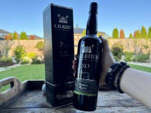 A.H. Riise XO Founder's Reserve Batch 6 detail láhve