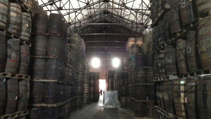 Angostura Distillery - sklad sudů