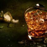 Godfather – recept na elegantní drink z whisky a amaretta (1 minuta)