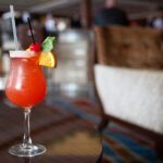 Bahama Mama koktejl - příprava skvělého tropického „tiki“ drinku vám zabere jen pár minut (recept)