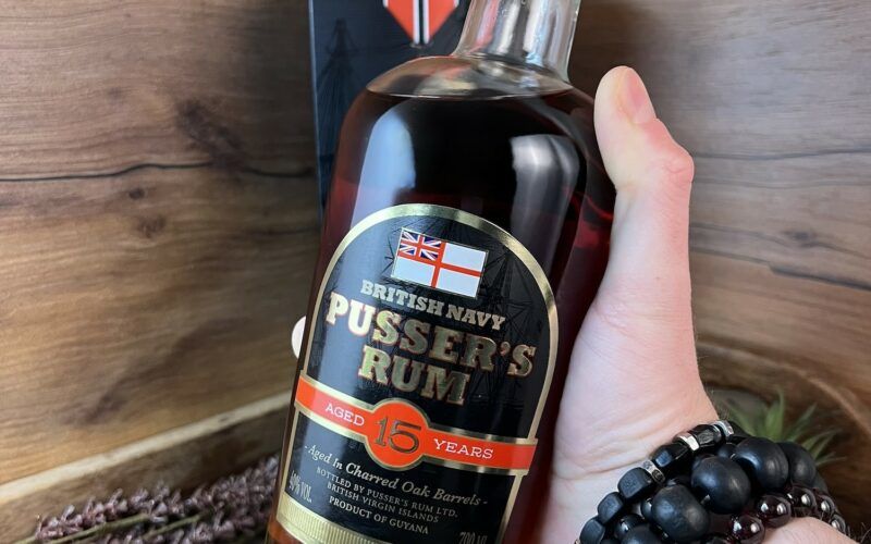 Pusser's Rum 15 láhev detail