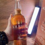 A.H. Riise X.O. Ambre d’Or Reserve – jak chutná spirit stařený v sudech po sladkém víně? (recenze)